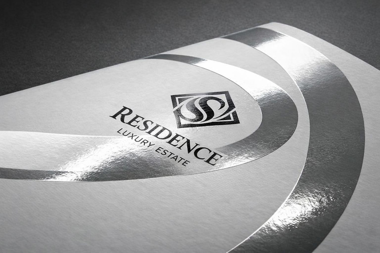 Выборочный УФ-лак как способ подчеркнуть фирменный стиль