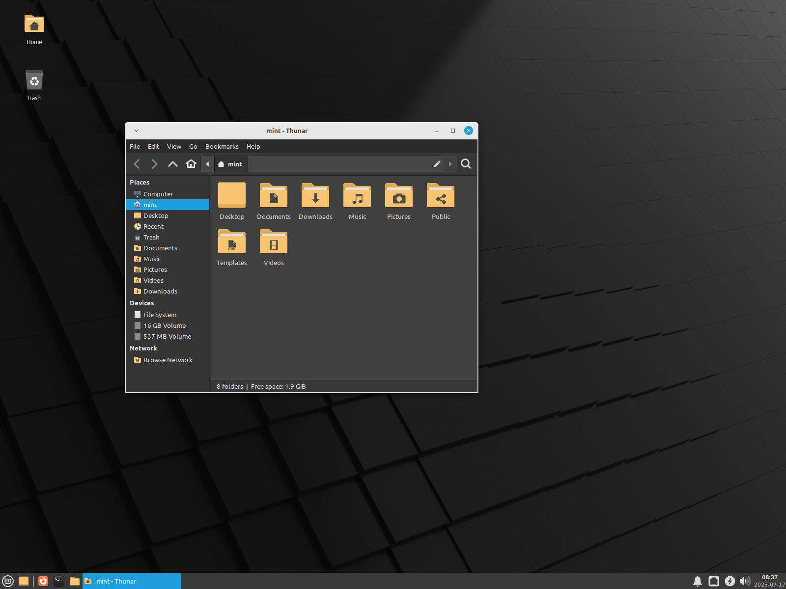 Linux Mint 21.3 Virginia XFCE. Mate Edition.