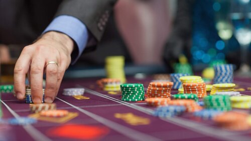 На Fairspin пользователи могут найти практически все типы игр казино, включая настольные игры, варианты живого казино, игровые автоматы и игры с джекпотами