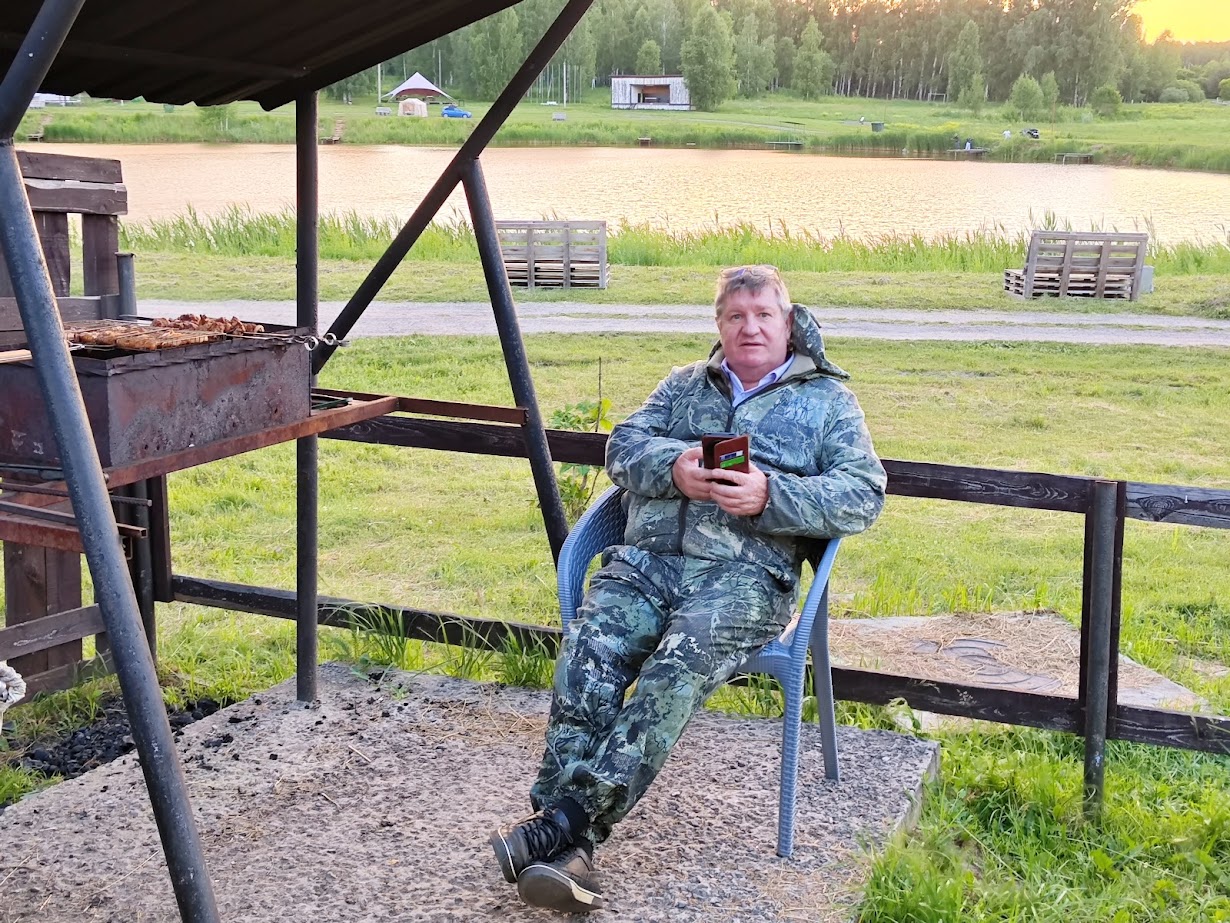 muzh-gotovit-shashlyki.jpg
