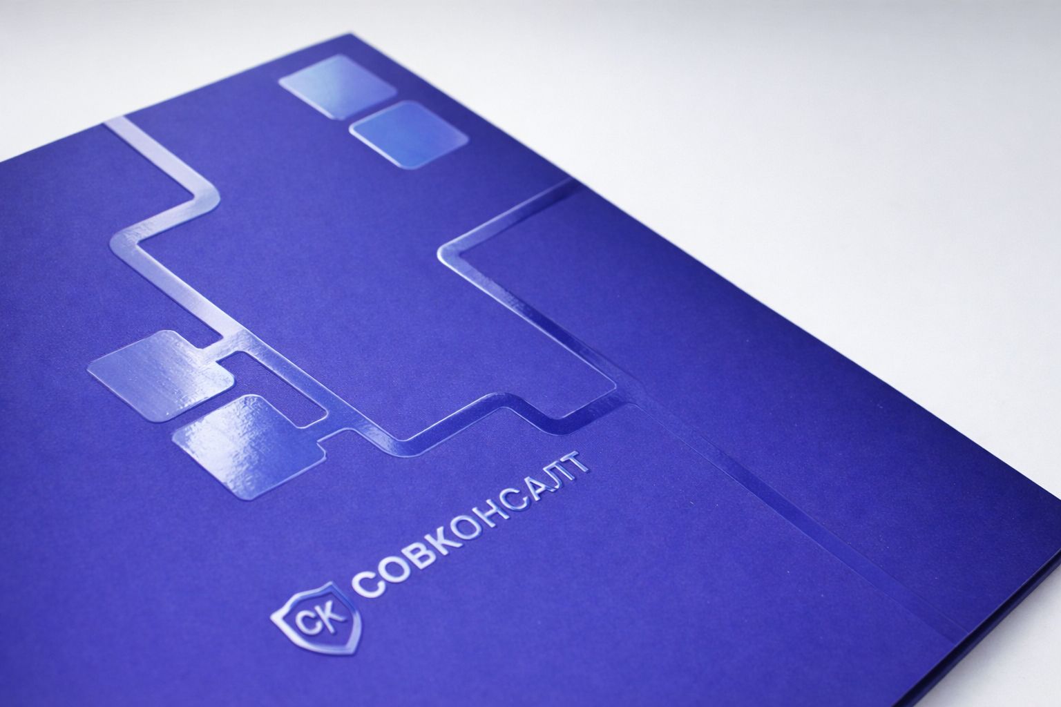 Выборочный УФ-лак как способ подчеркнуть фирменный стиль