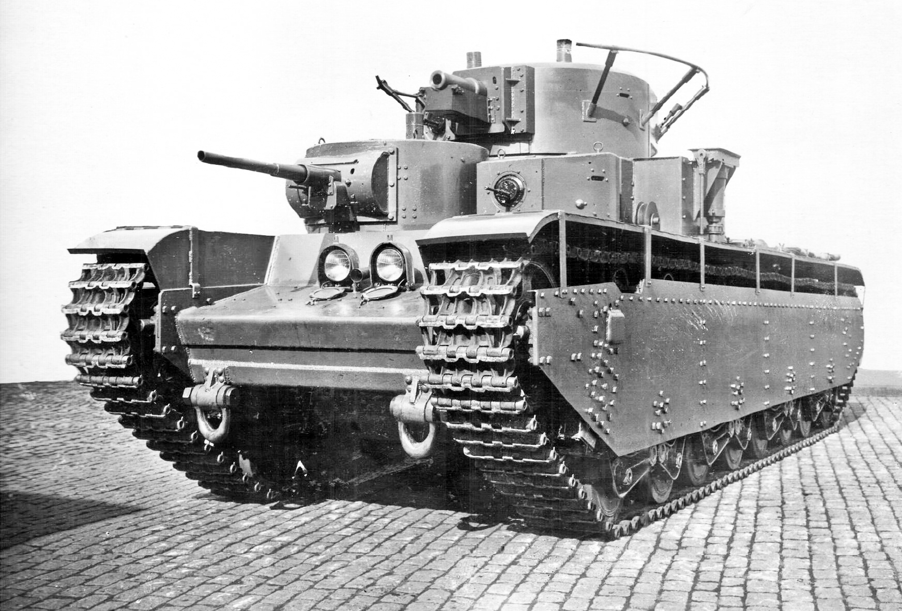 Т 35 м 10. Т-35 танк. Т-35 танк СССР. Т-35 многобашенные танки. Советский пятибашенный танк.