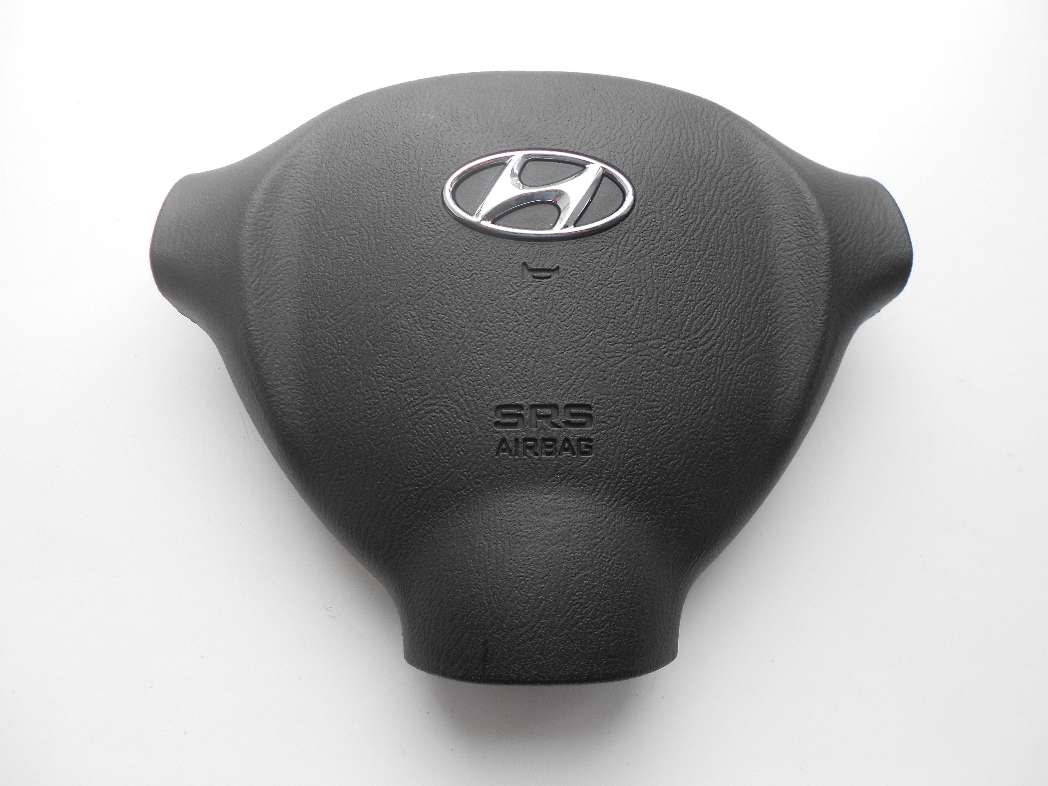 Рулевая подушка безопасности. Крышка airbag Hyundai Santa Fe Classic. Airbag заглушка муляж Hyundai Santa-Fe. Заглушка руля Санта Фе. Подушка безопасности Хендай Санта Фе.