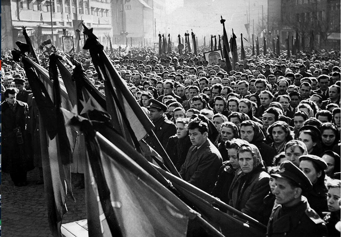 25-10-stalin-pokhorony.jpg