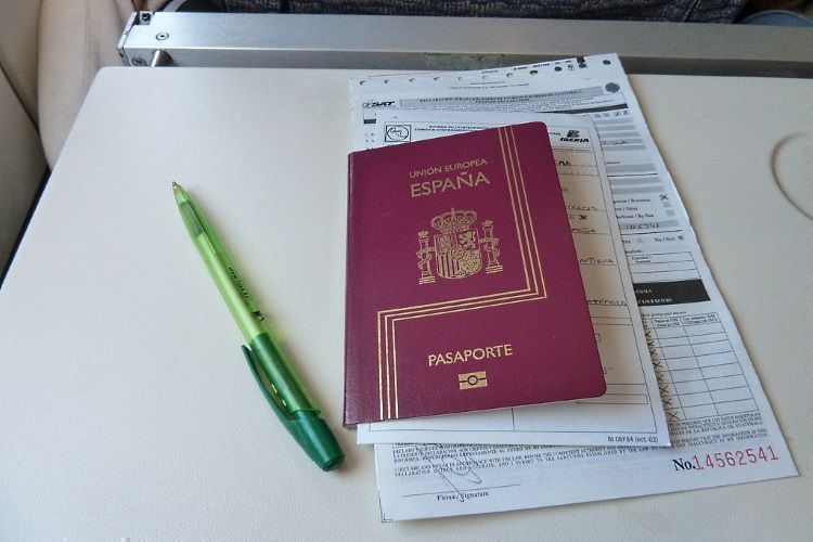 Как получить гражданство испании гражданину рф домик на берегу моря